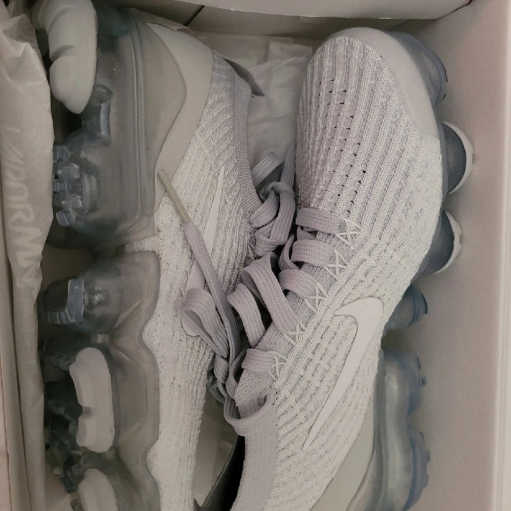 Nike Air VaporMax Flyknit 3 Shoes in White/Metallic Silver/Black